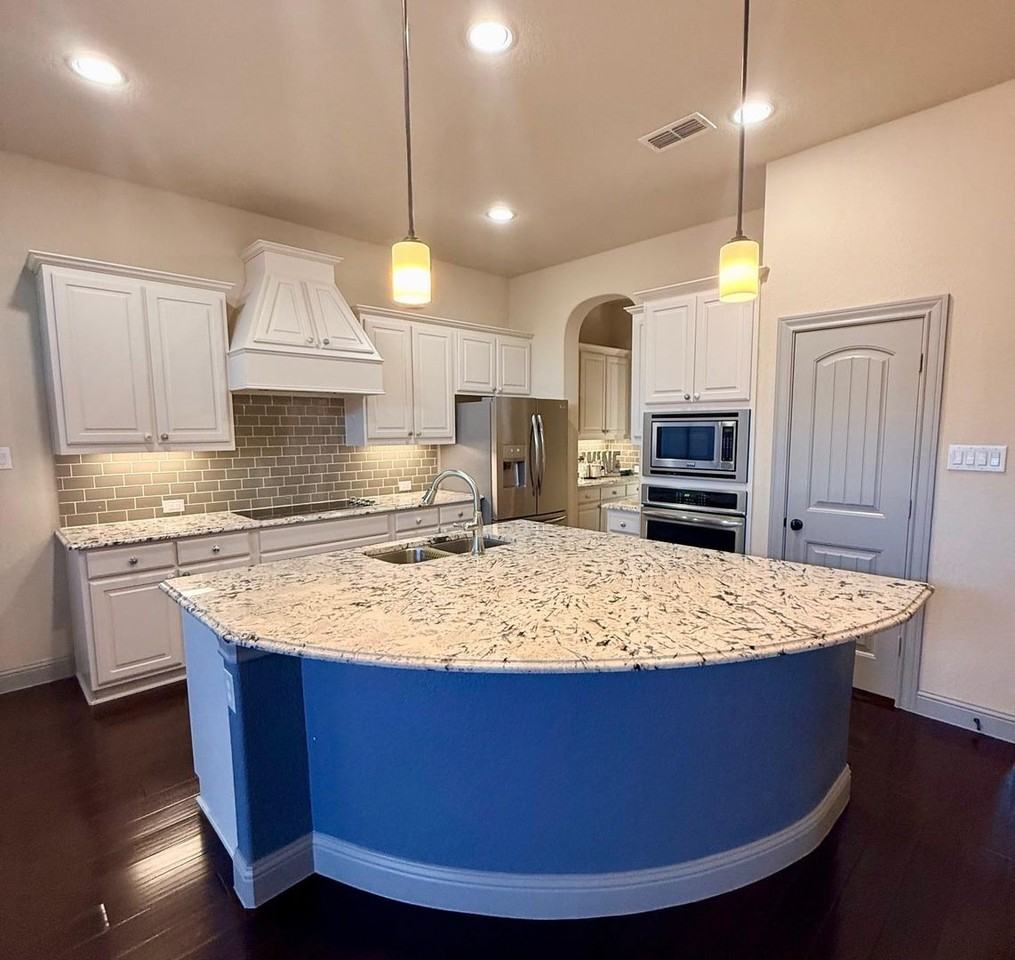 811 Bandelier Ln - Photo 3 of 25