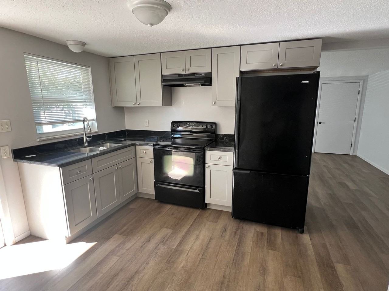 322 Organ St #A - Photo 2 of 8