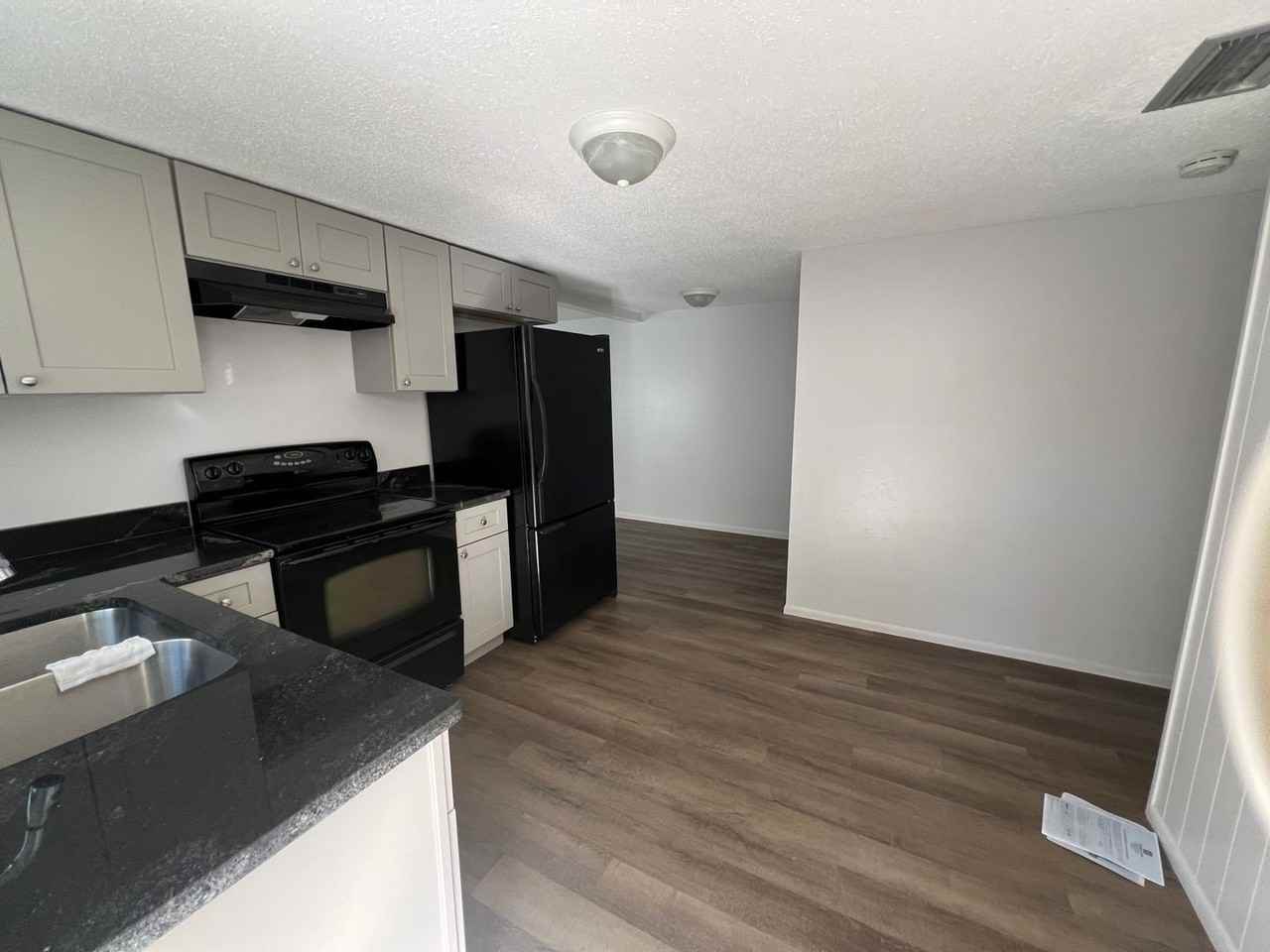 322 Organ St #A - Photo 3 of 8