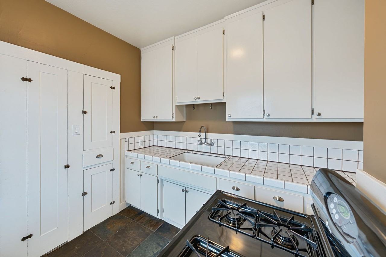 2728 T St - Photo 3 of 25