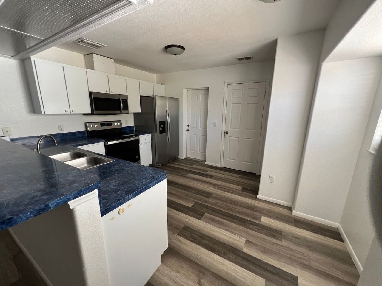 1061 Nomad Rd - Photo 3 of 12