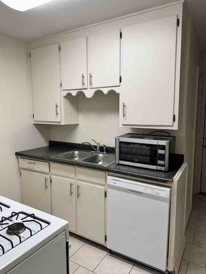 3711 Woods Avenue - Photo 3 of 8