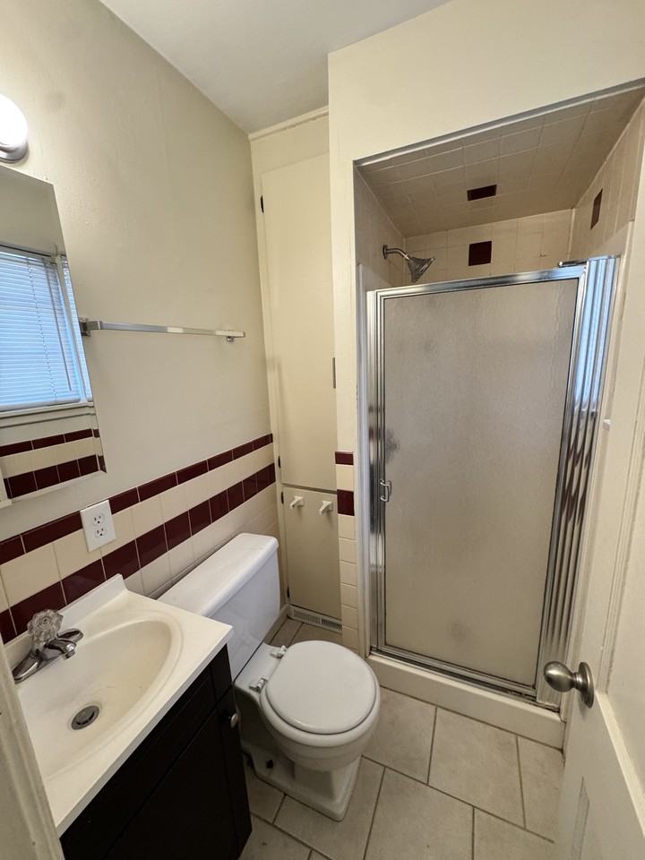 3711 Woods Avenue - Photo 7 of 8