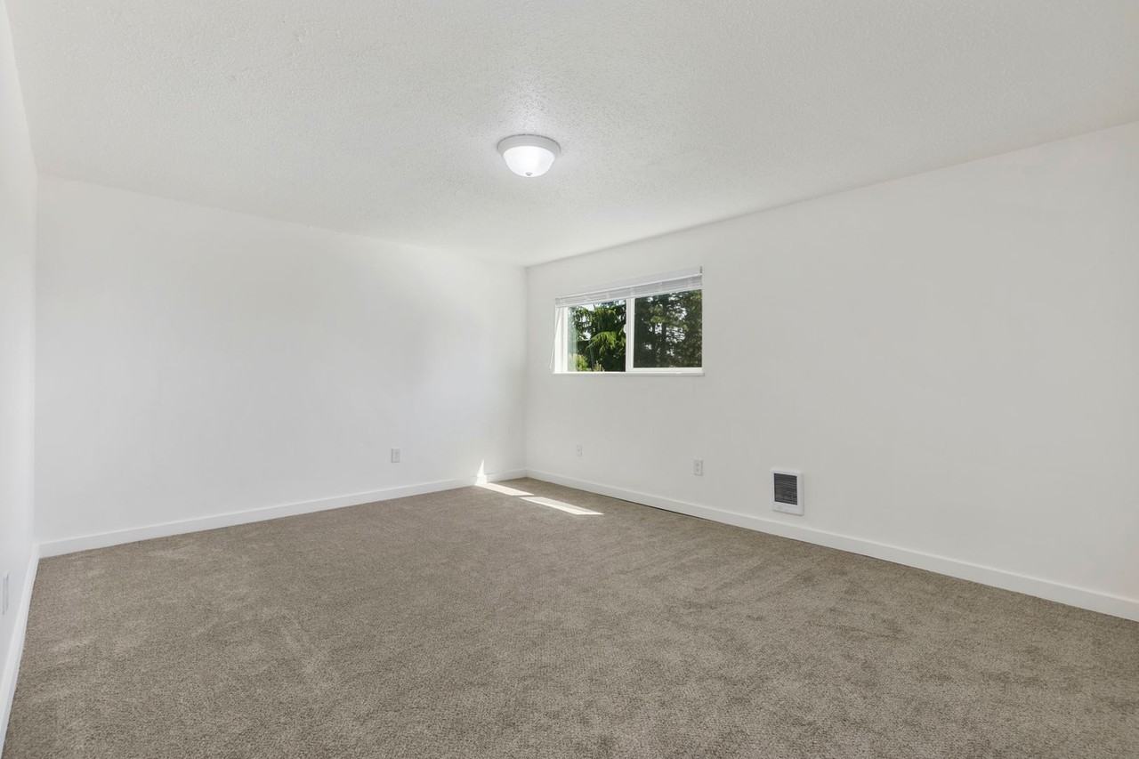 Sunset Flats - Photo 5 of 35