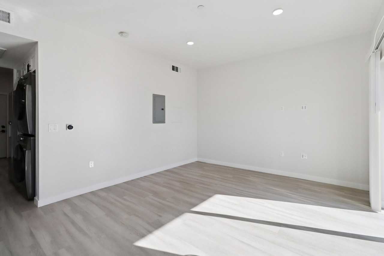 The V Tower - Photo 5 of 20