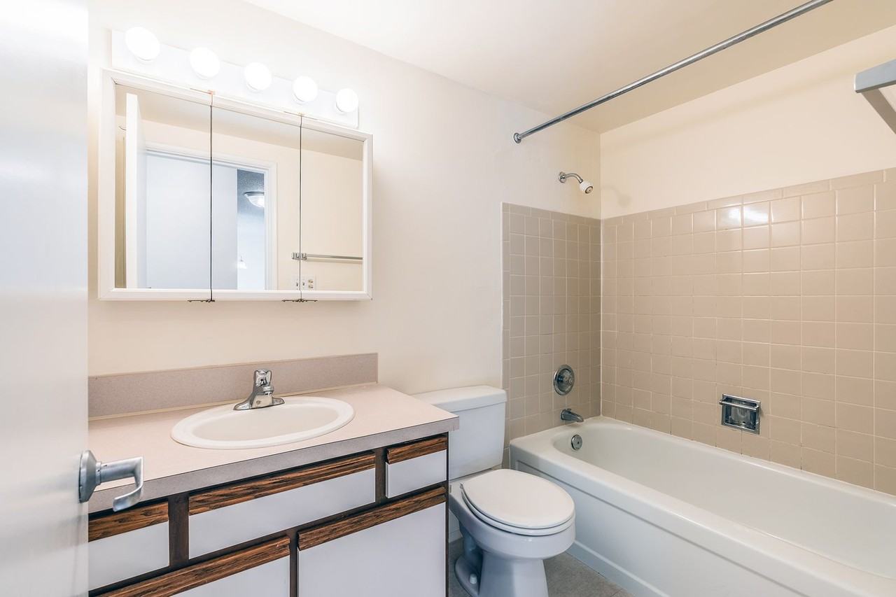 Galleon Apartments - Photo 5 of 35