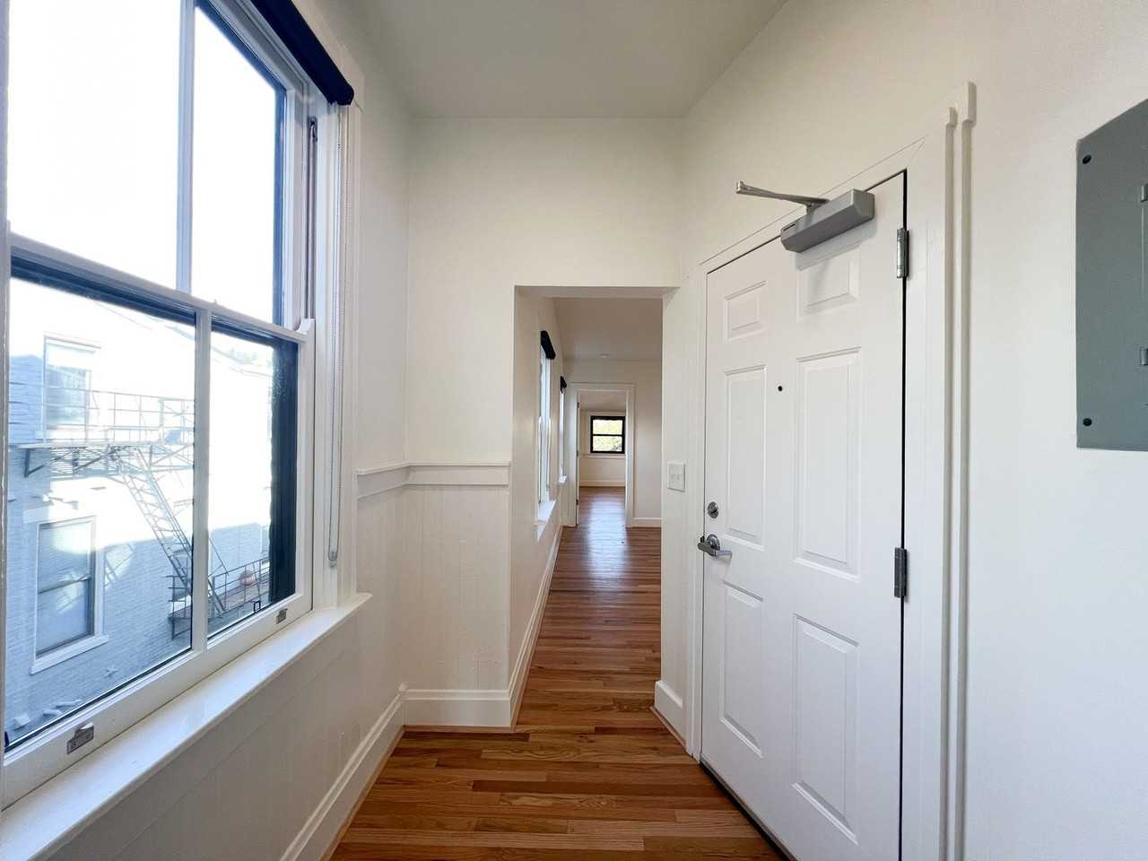 1412 Walnut - Photo 4 of 27