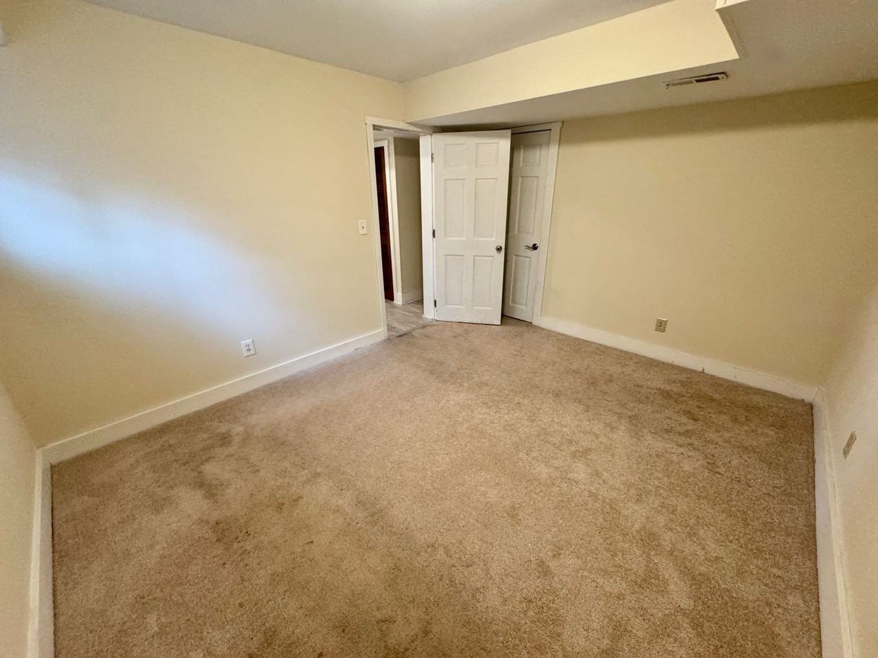 1138 Columbus Dr - Photo 3 of 10