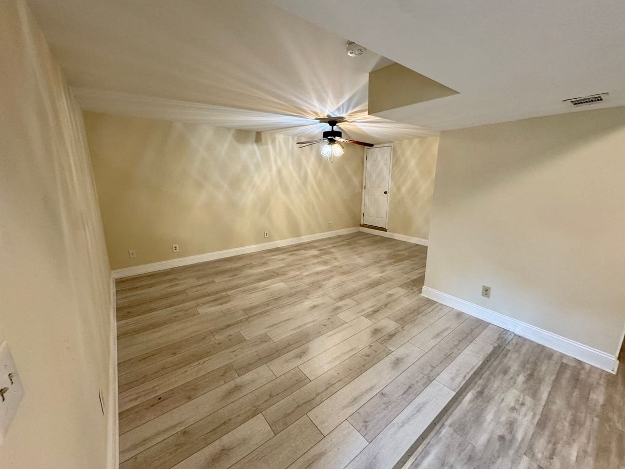 1138 Columbus Dr - Photo 4 of 10