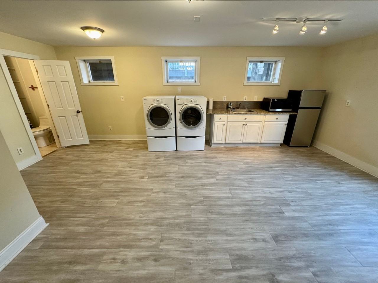 1138 Columbus Dr - Photo 5 of 10