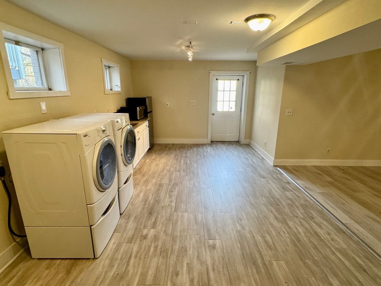 1138 Columbus Dr - Photo 7 of 10