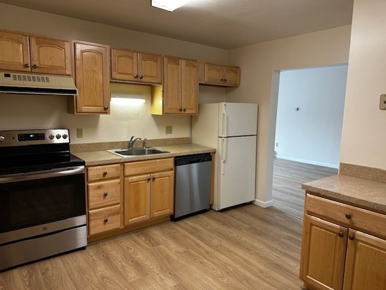 Hillside House Apartments - Photo 3 of 16