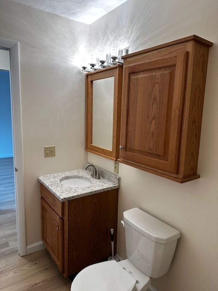 Hillside House Apartments - Photo 6 of 16