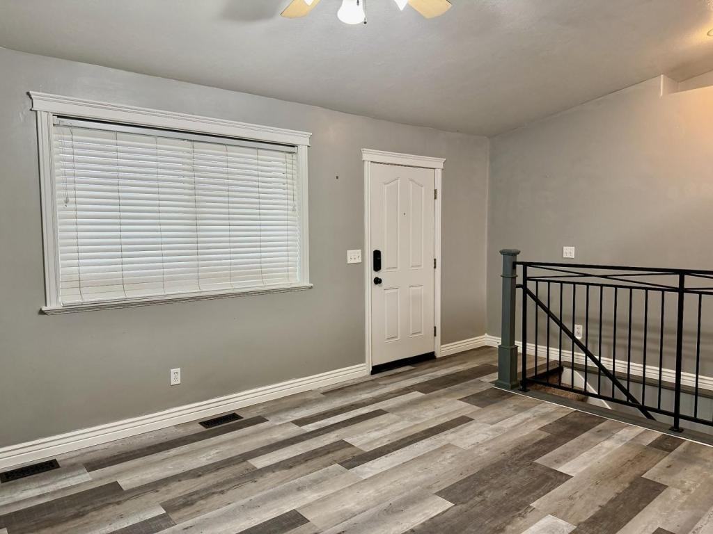 3518 Pearce Dr - Photo 2 of 31