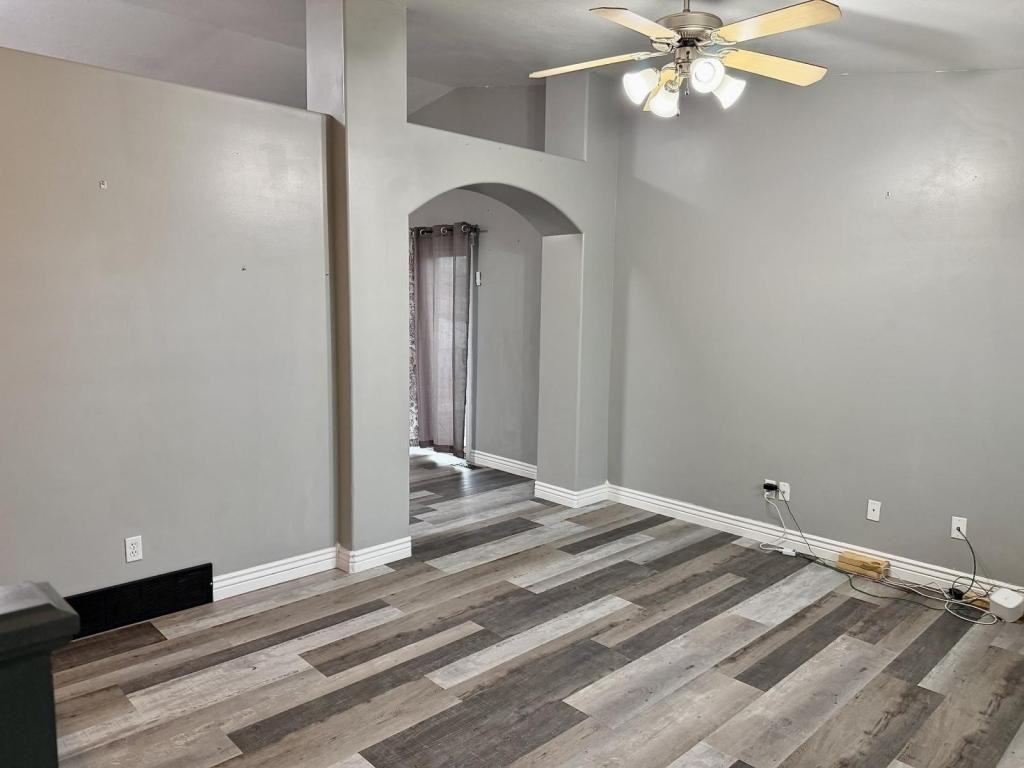 3518 Pearce Dr - Photo 3 of 31