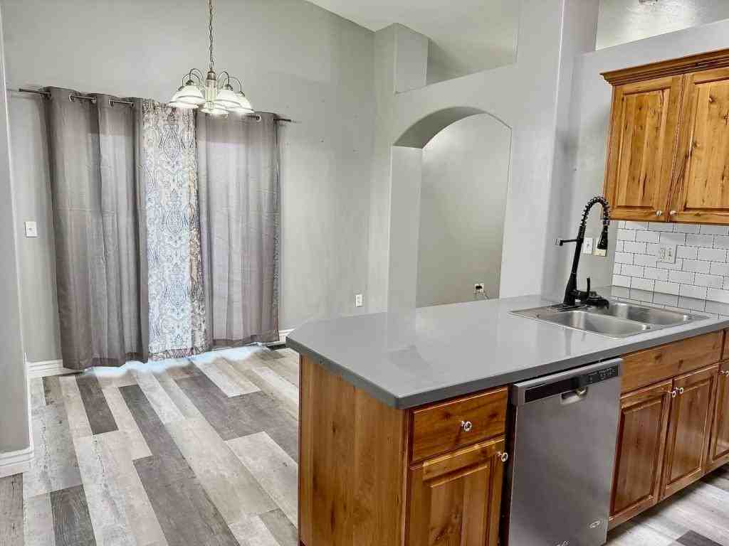 3518 Pearce Dr - Photo 4 of 31