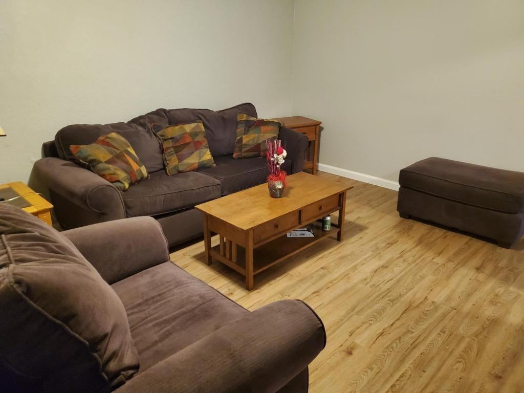 1720 Princess Dr - Photo 6 of 13