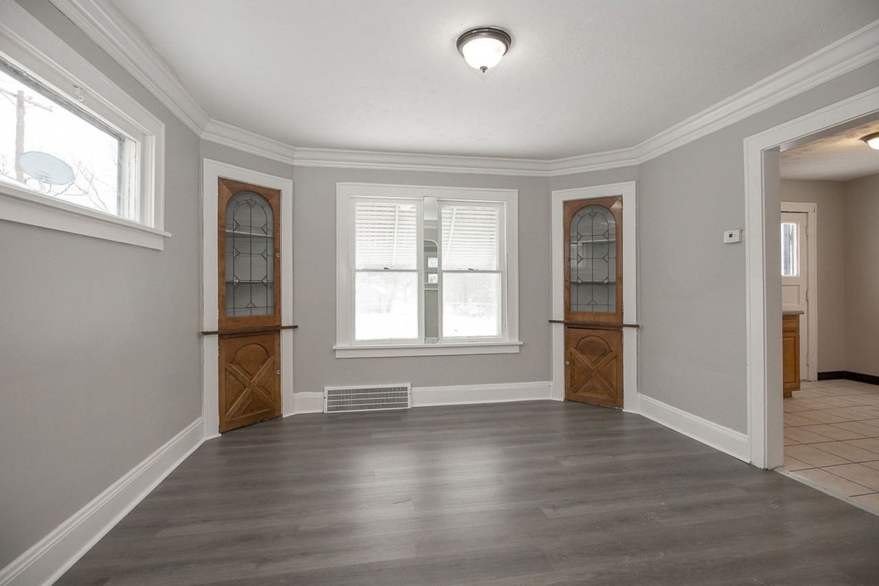 2010 Torbenson Dr - Photo 3 of 22
