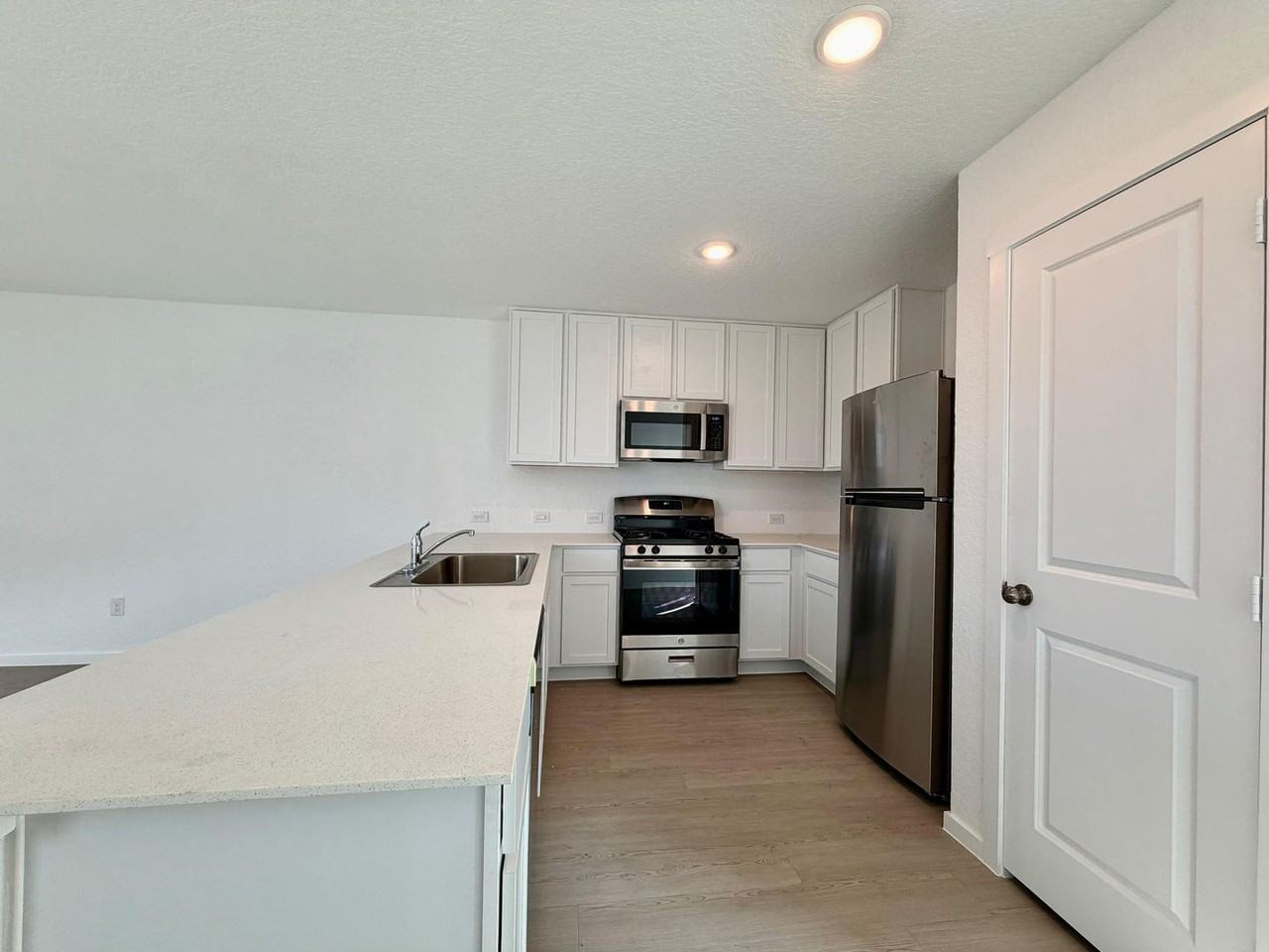 10319 Muniz - Photo 6 of 14