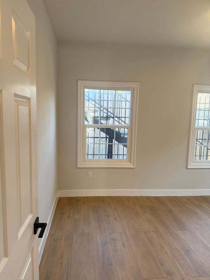 1607 W 49th St. - Photo 4 of 23