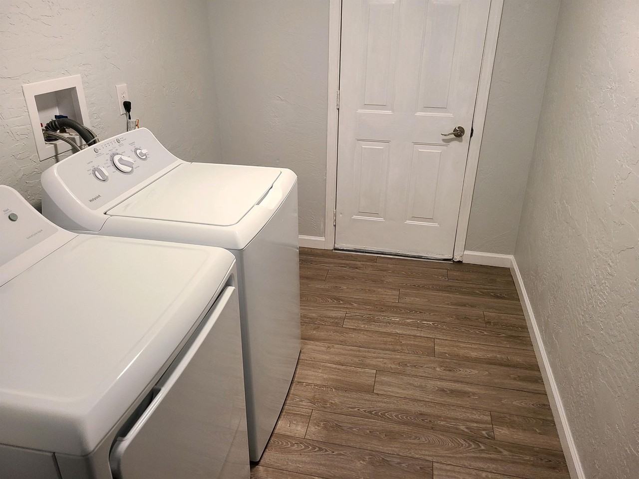 411 1st St - Photo 3 of 25