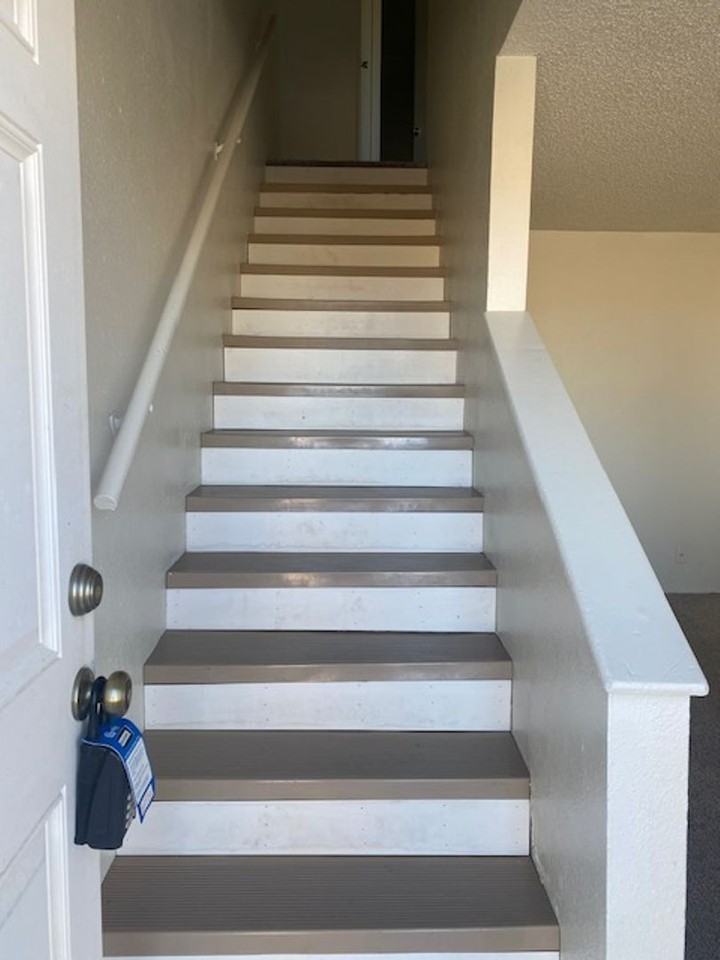 112 Skyline Dr Apt D - Photo 2 of 3