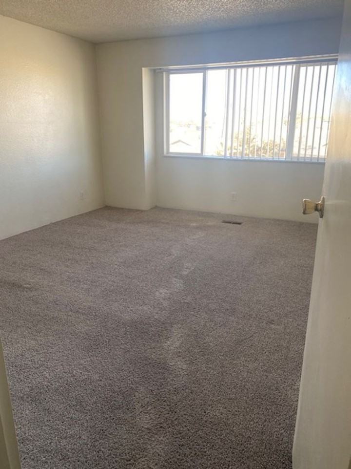 112 Skyline Dr Apt D - Photo 3 of 3