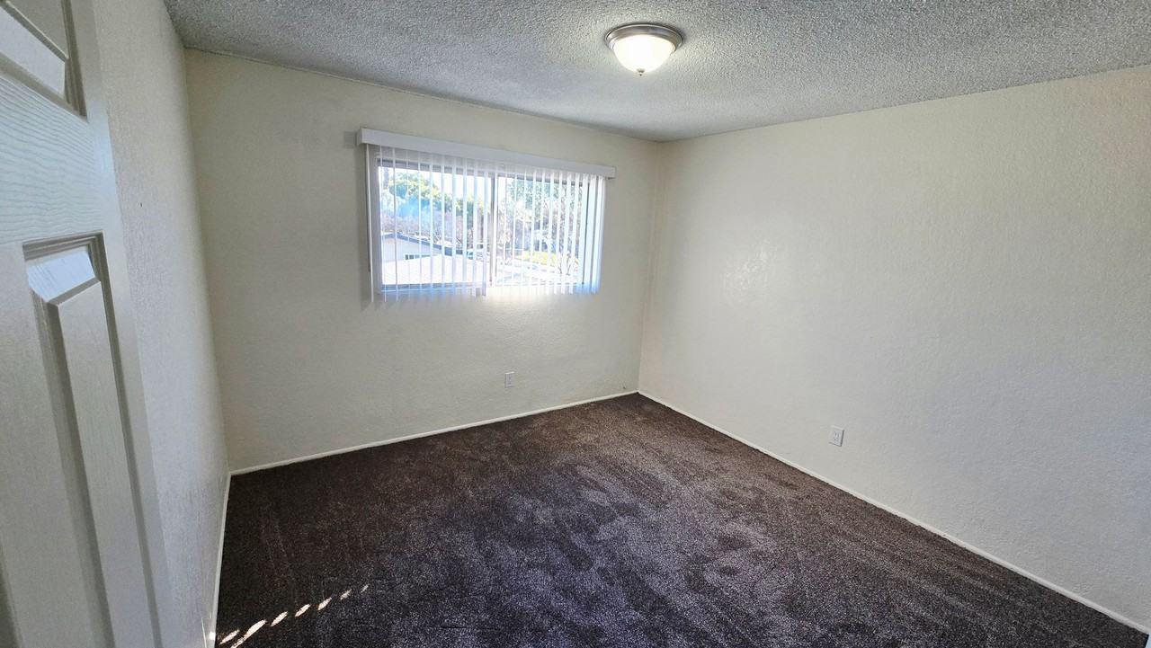 26 - 1210 Stoneridge - Photo 2 of 19