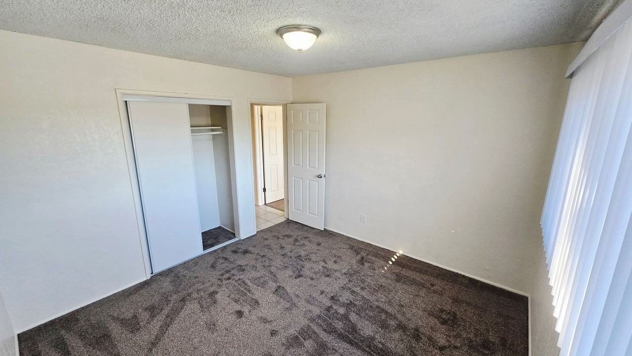 26 - 1210 Stoneridge - Photo 3 of 19