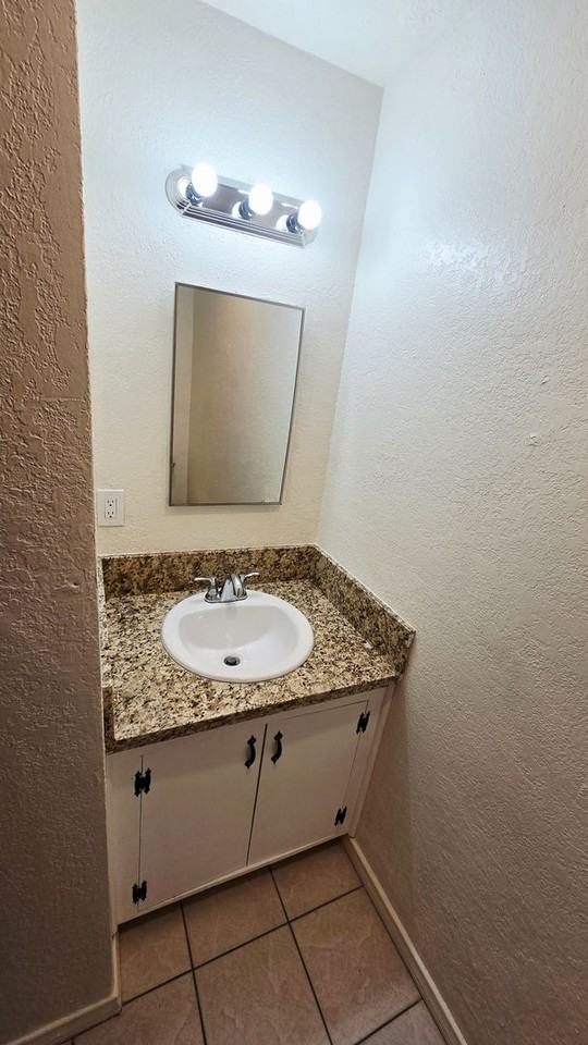 26 - 1210 Stoneridge - Photo 7 of 19