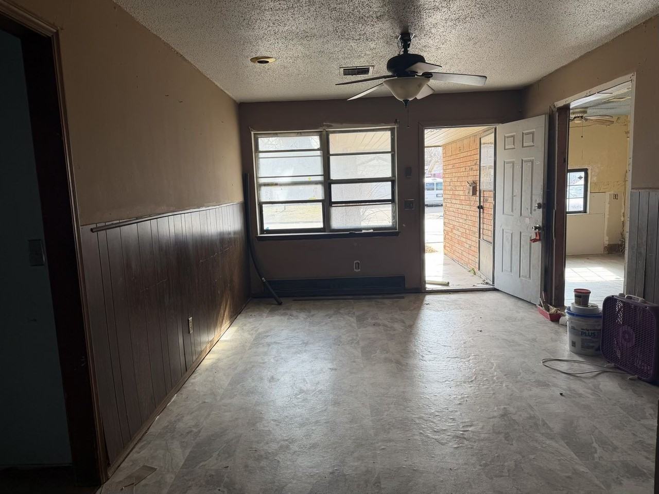 3525 Sw 21st St - Photo 2 of 3