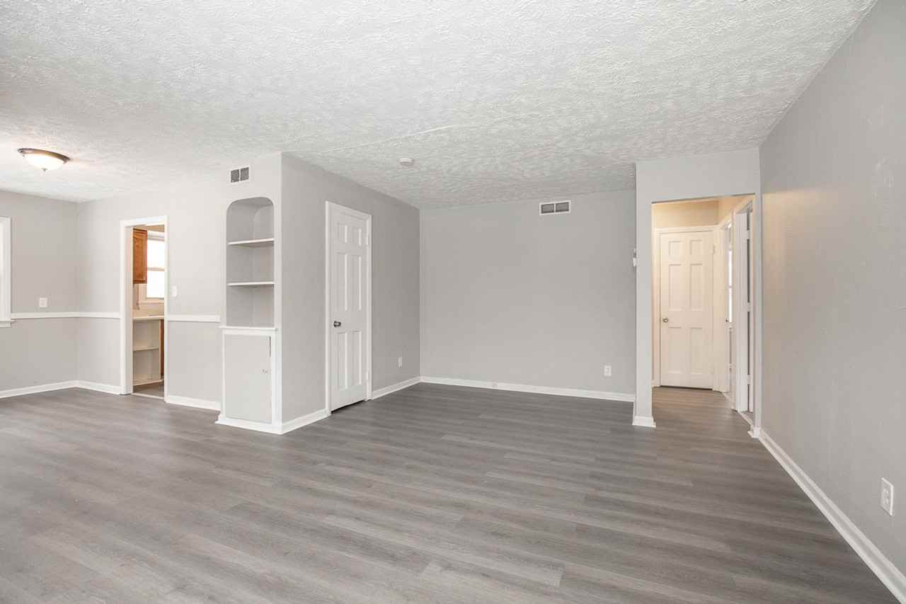 2484 Greenvale Rd - Photo 4 of 20