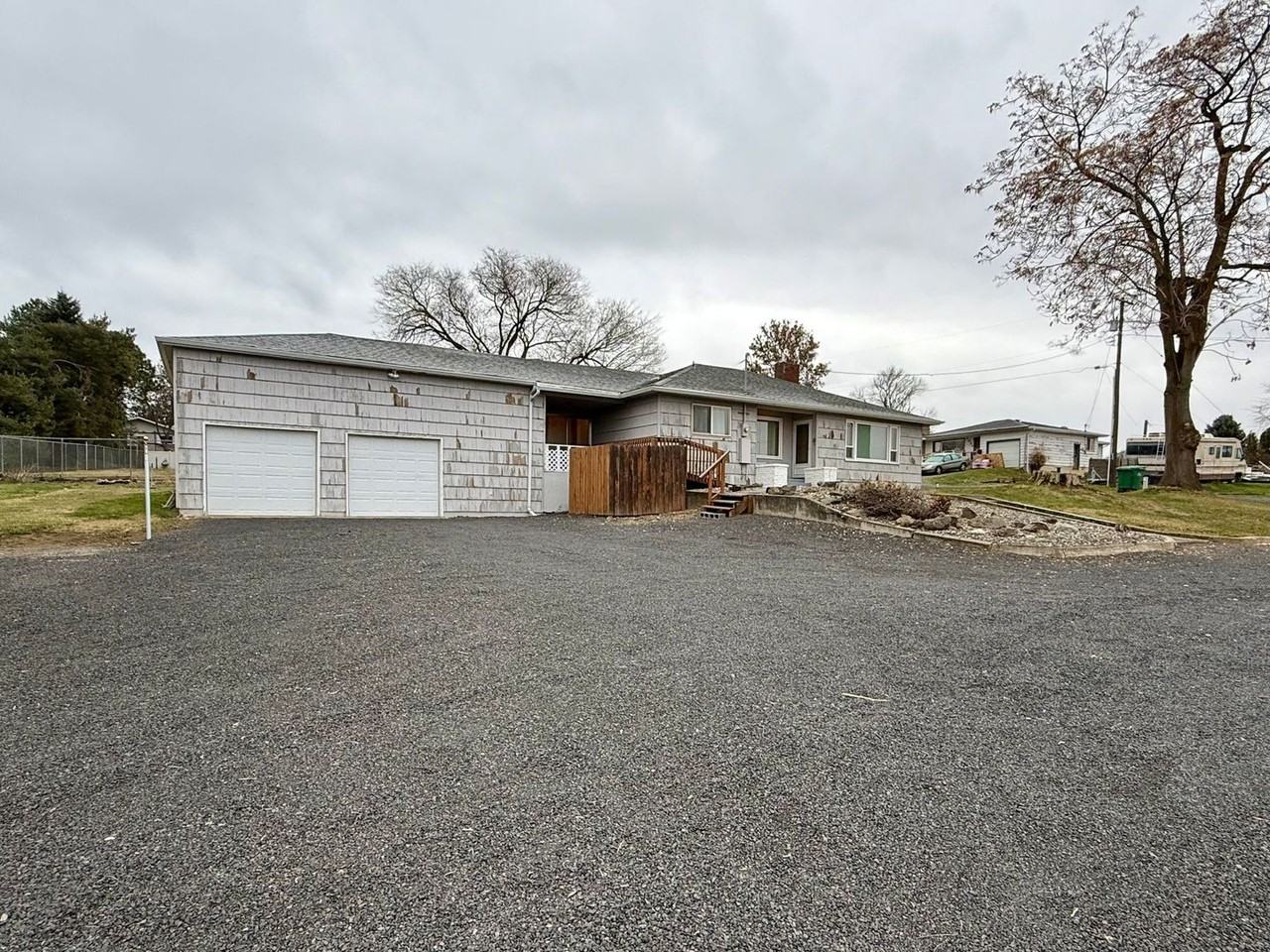 1003 Powers Ave - Photo 2 of 37