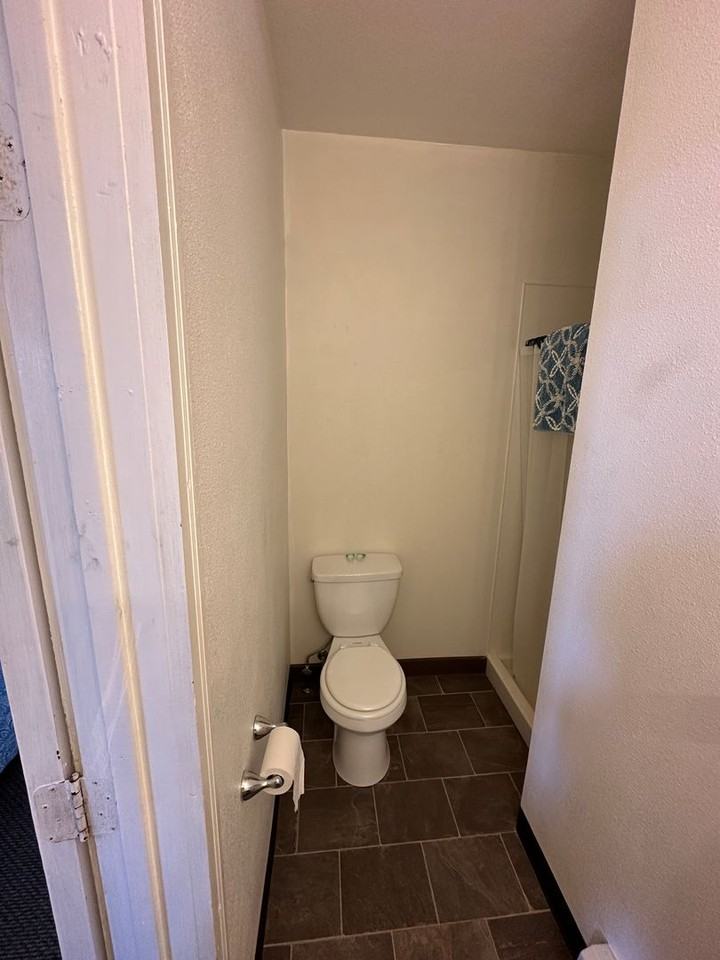 Roadside Inn - Photo 4 of 8