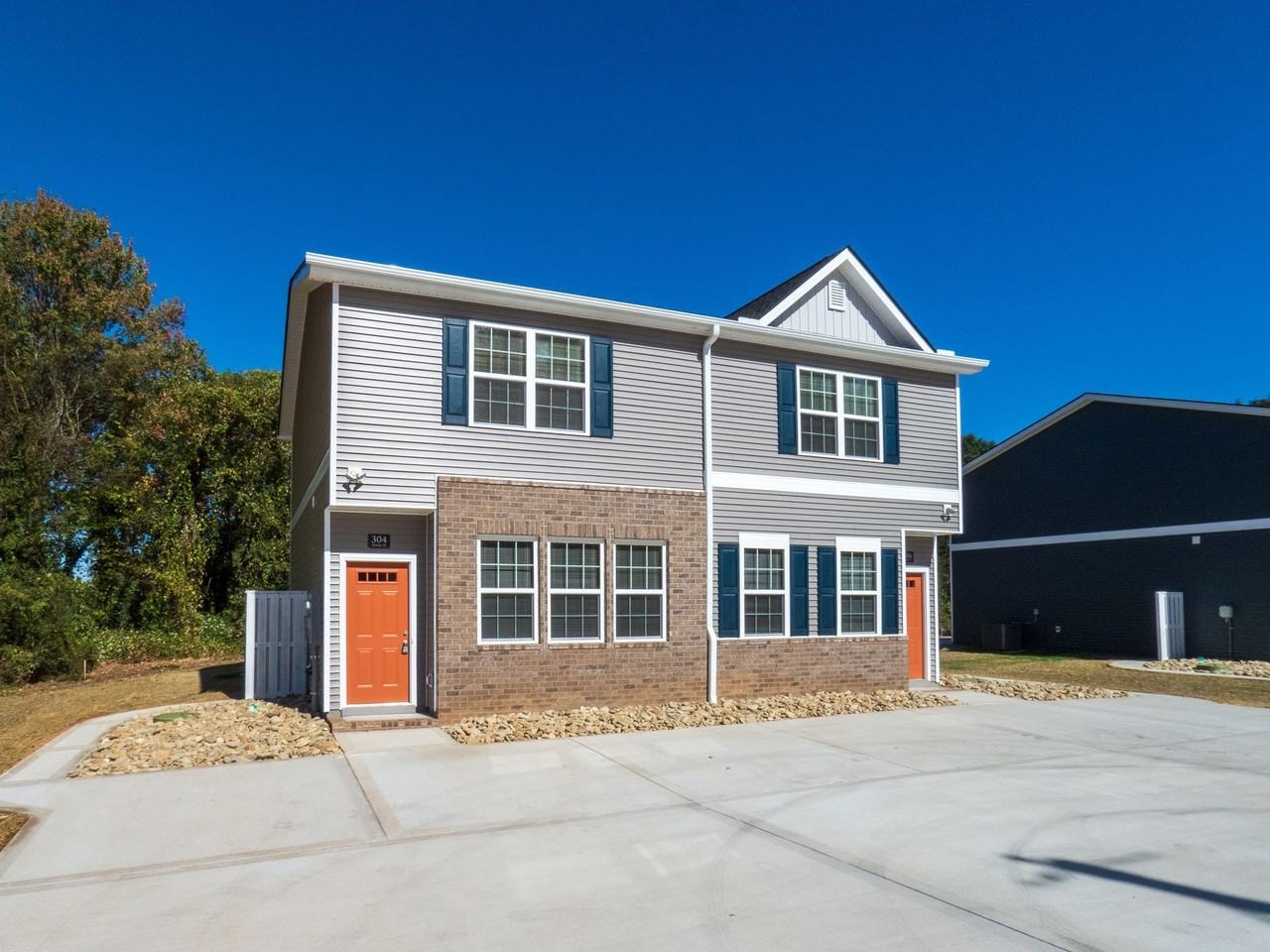 304 Bogle St - Photo 3 of 20