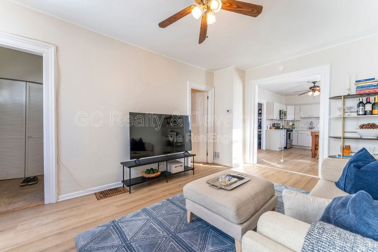 3309 N Leavitt St #CH - Photo 3 of 18