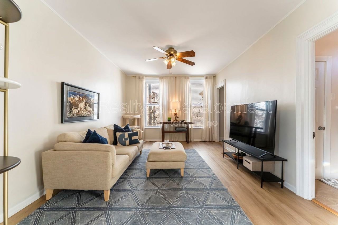 3309 N Leavitt St #CH - Photo 4 of 18