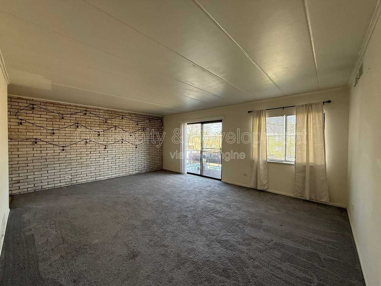 160 N Wolf Rd #1C - Photo 3 of 10