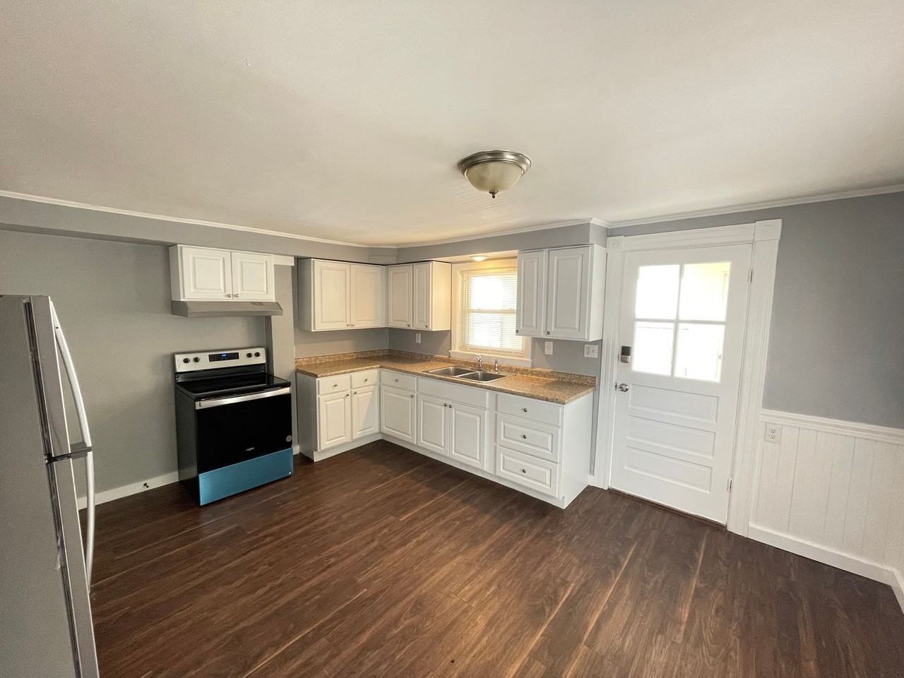 114 S Jewett St #3 - Photo 3 of 21