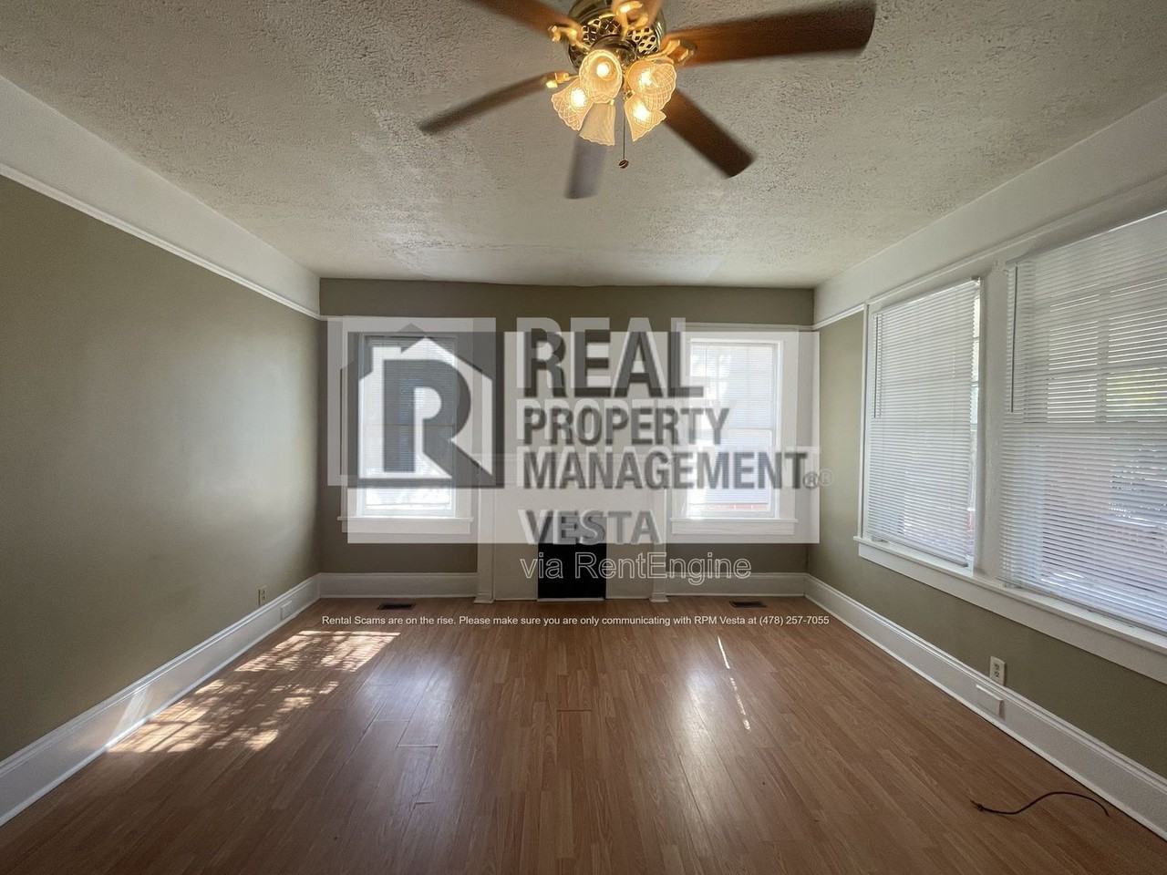 1096 Hillyer Ave - Photo 4 of 18