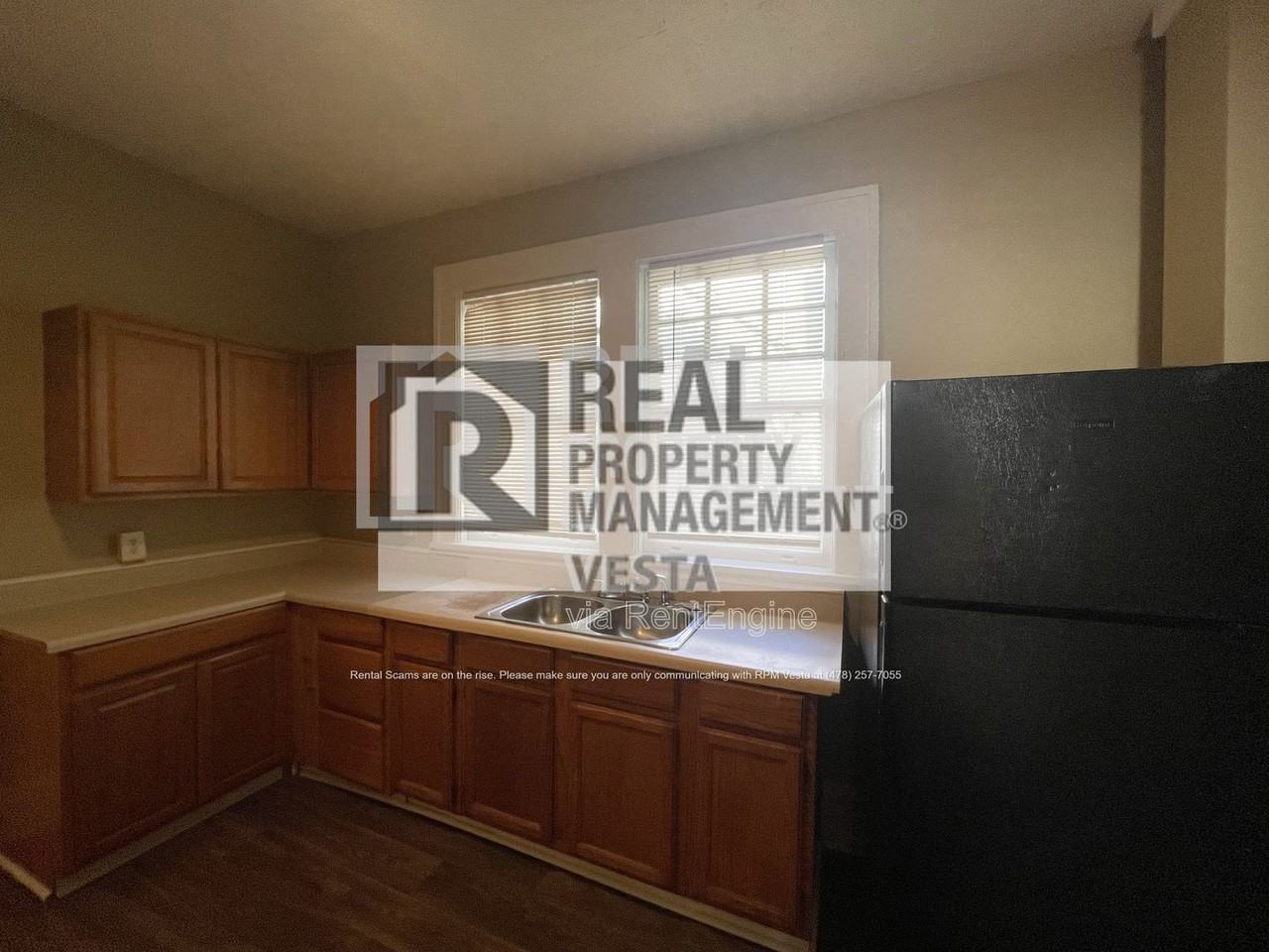 1096 Hillyer Ave - Photo 6 of 18