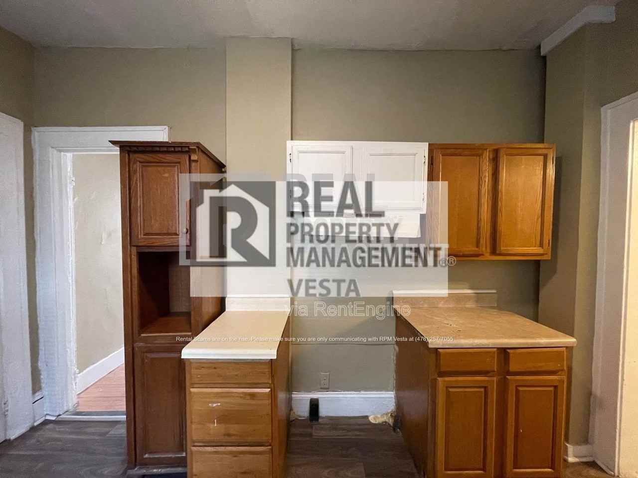 1096 Hillyer Ave - Photo 7 of 18