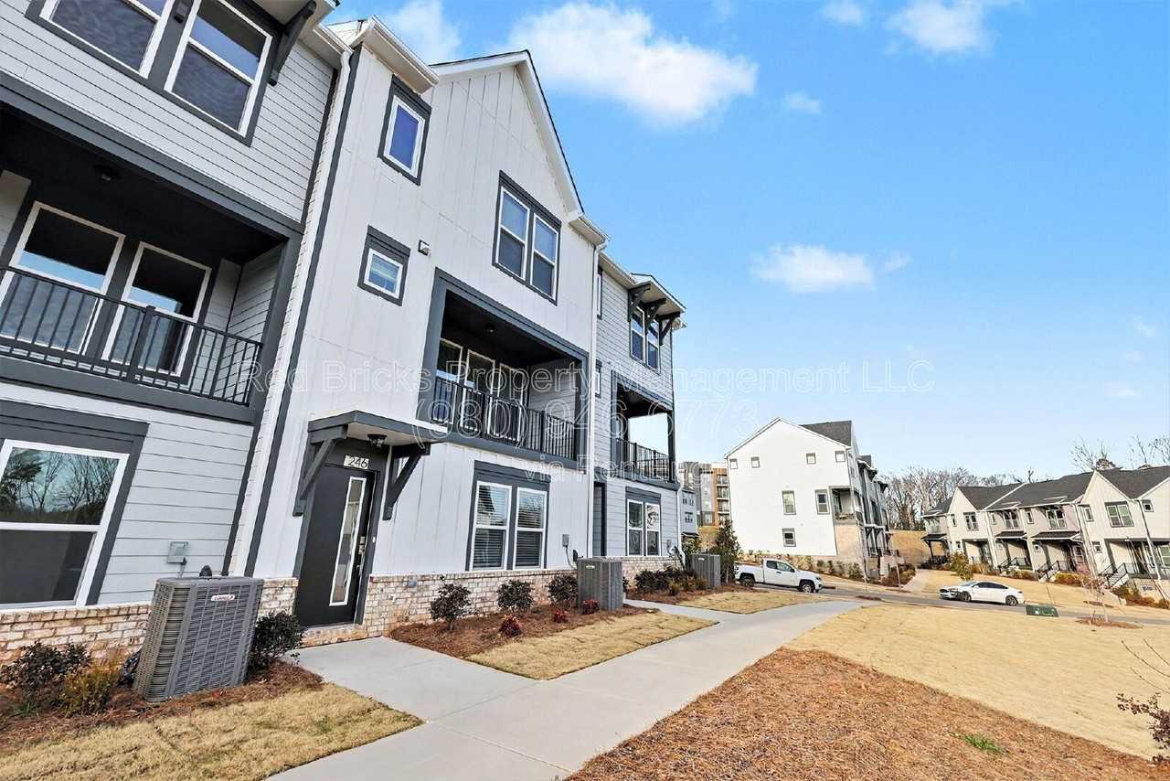 246 Ferebee Pl - Photo 5 of 35