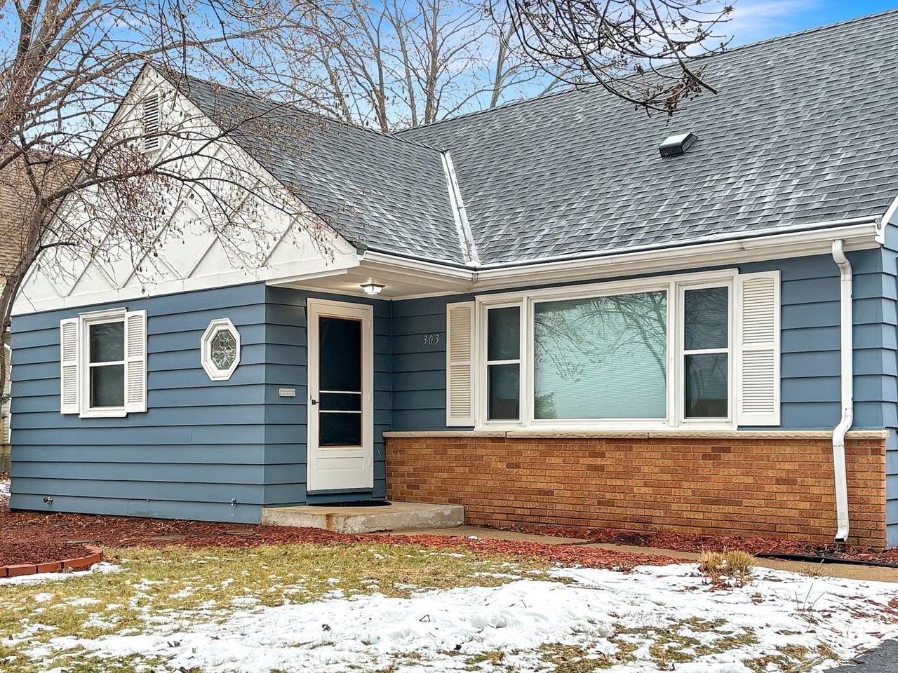 303 Monroe Ave S - Photo 2 of 33
