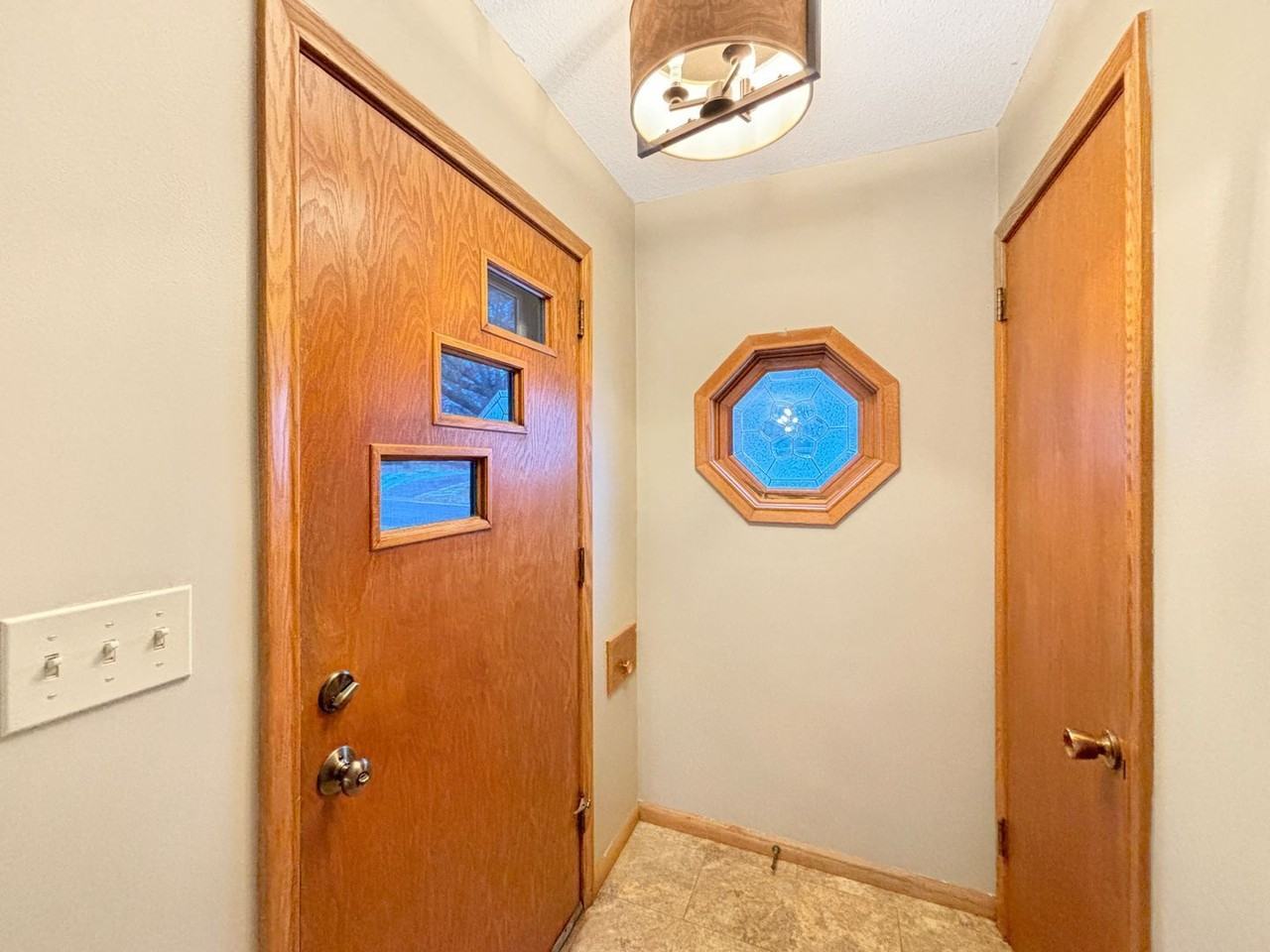 303 Monroe Ave S - Photo 3 of 33