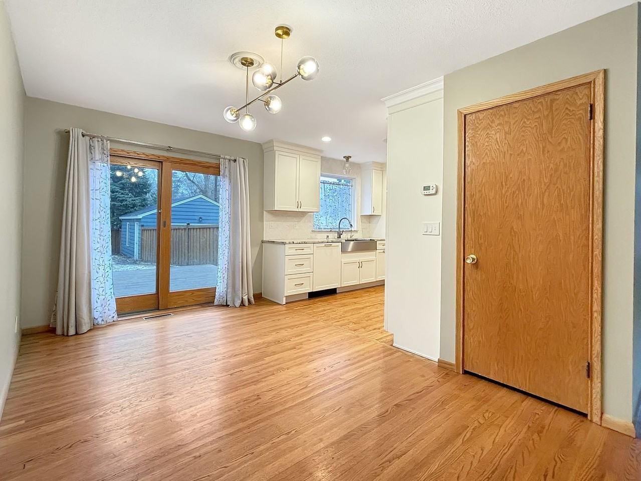 303 Monroe Ave S - Photo 7 of 33