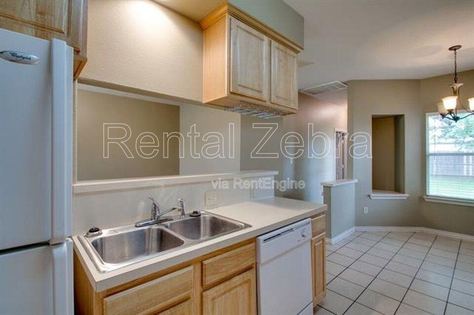 1804 Alanbrooke Dr - Photo 5 of 13