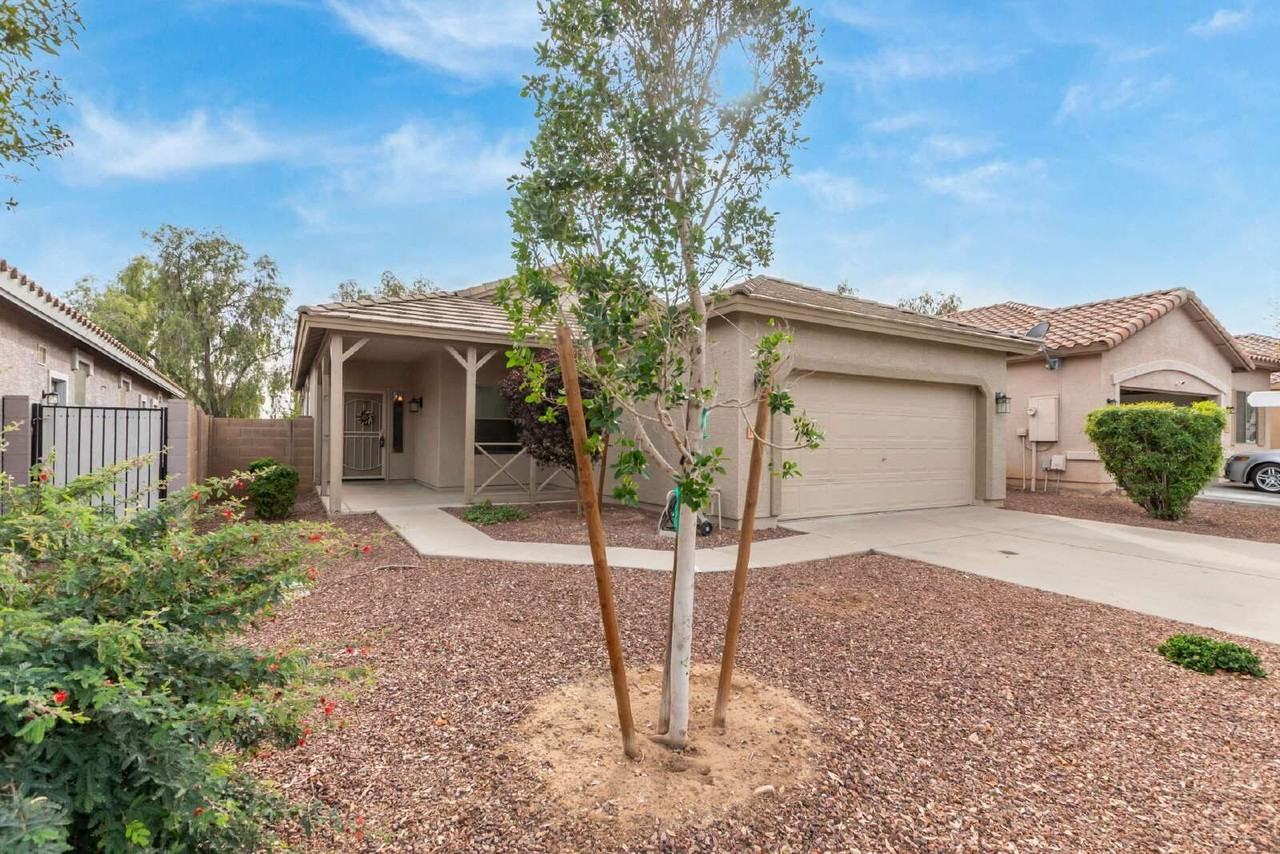 17067 W Young St - Photo 4 of 42