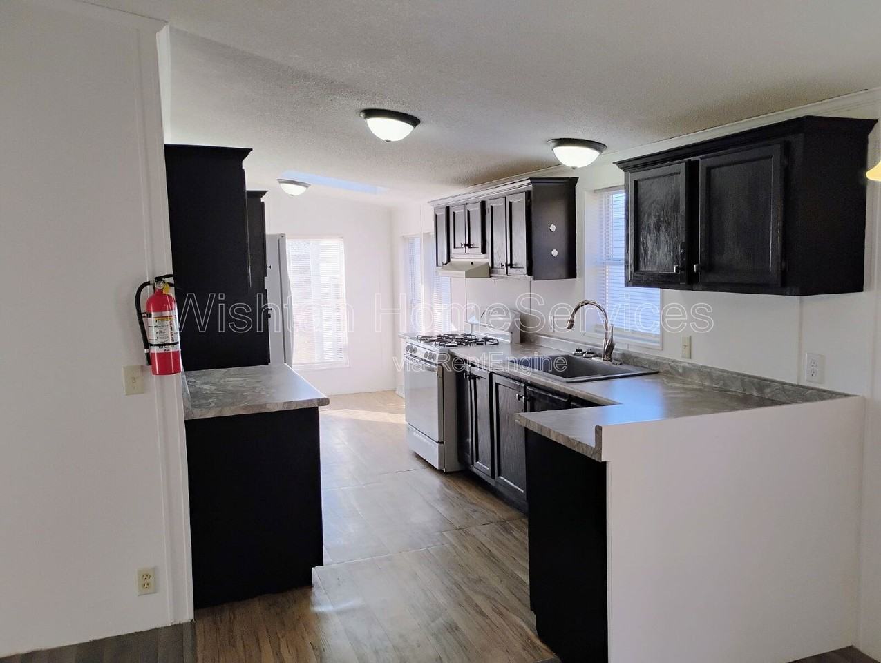 120 Evergreen St - Photo 3 of 15