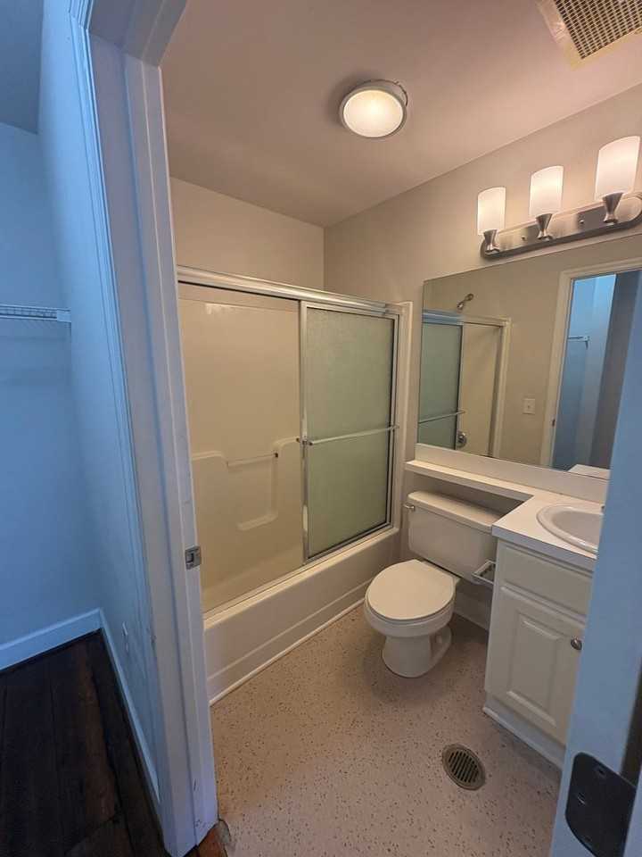 460 Poplar St #202 - Photo 7 of 12